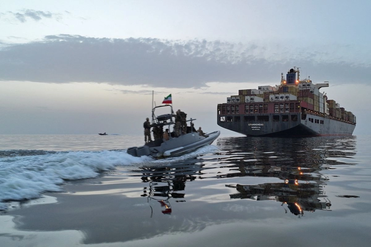 AS Tunda Pengawalan, Kapal Perancis Langsung Diserang di Selat Hormuz