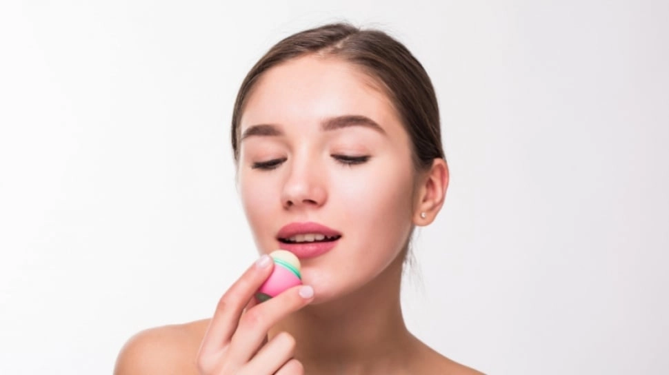 7 Lip Balm dengan SPF untuk Bibir Gelap dan Kering, Jadi Lembap Seharian
