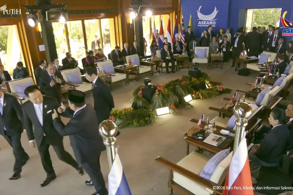Momen Prabowo Ngobrol-Acungkan 2 Jempol ke PM Thailand di KTT ASEAN