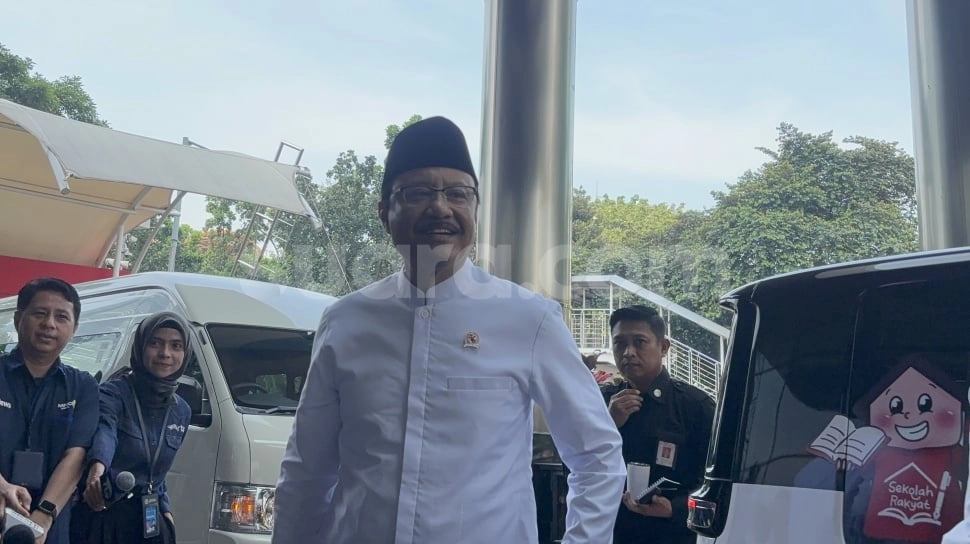 Datang ke KPK, Gus Ipul Jelaskan Alasannya Pakai Mobil Listrik RI 27