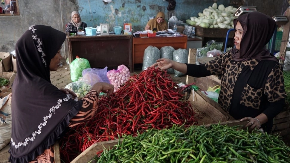 Harga Pangan Hari Ini : Cabai dan Bawang Merah Kompak Naik, Beras - Minyak Goreng Justru Turun