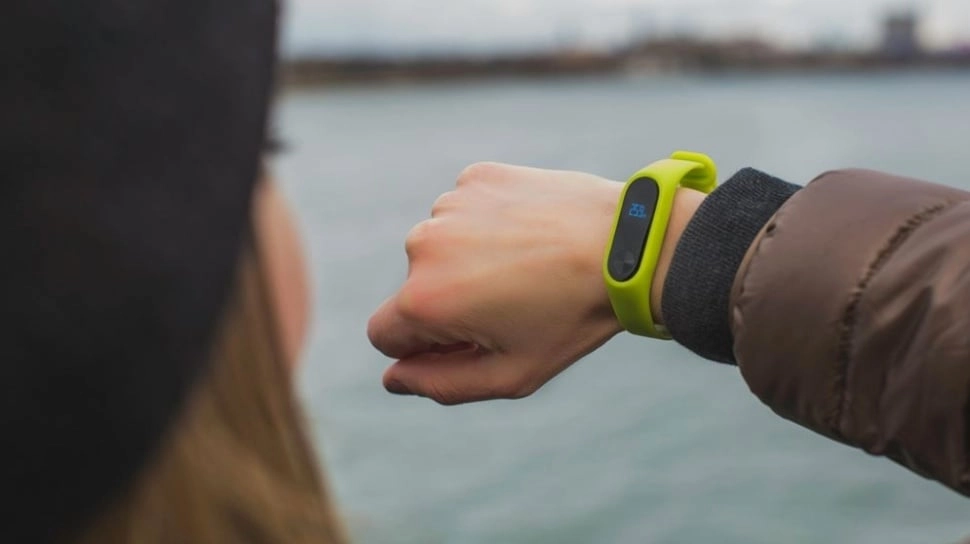 Smart Band untuk Apa? Kenali Fungsi dan Perbedaannya dengan Smartwatch