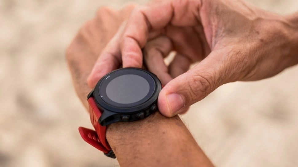 5 Rekomendasi Smartwatch dengan Fitur SOS Darurat dan GPS Terbaik untuk Pendaki Gunung