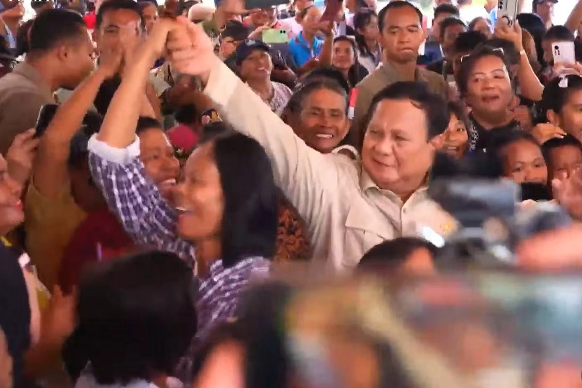 Di Pulau Terluar Miangas, Prabowo Joget Bareng Warga, Janjikan Perbaikan Sekolah
