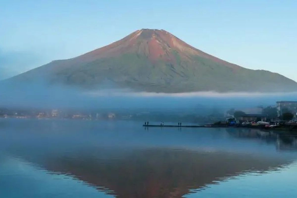 Turis China Nekat Mendaki Gunung Fuji Saat Ditutup, Akhirnya Minta Ambulans