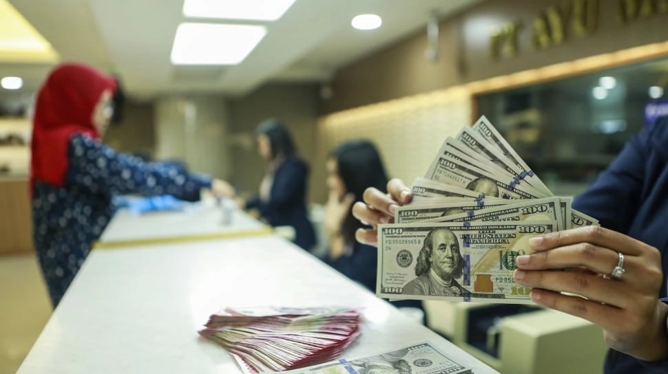 Rupiah Tak Berdaya: Terperosok ke Rp17.407 Saat Badai Ekonomi Menghantam Asia
