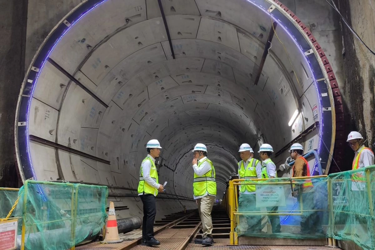 Gibran Cek Proyek MRT Bundaran HI-Kota, Didampingi Pramono Anung dan Menhub