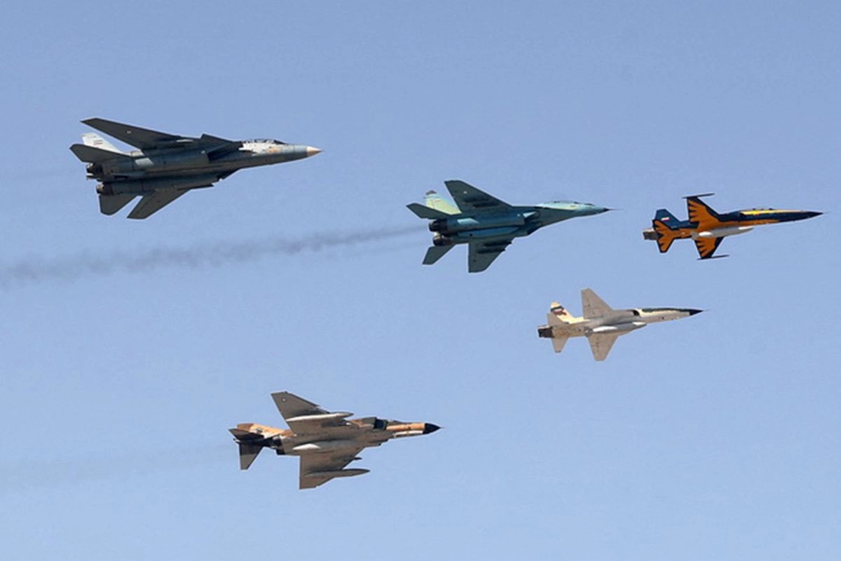 Pakistan Diam-diam Lindungi Pesawat Iran saat Perang, Main Dua Kaki?