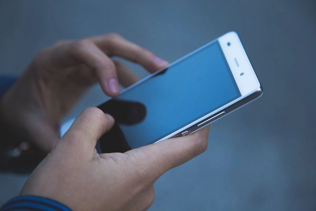 Iran Dilaporkan Sebar SMS Massal ke Warga Israel, Apa Isinya?