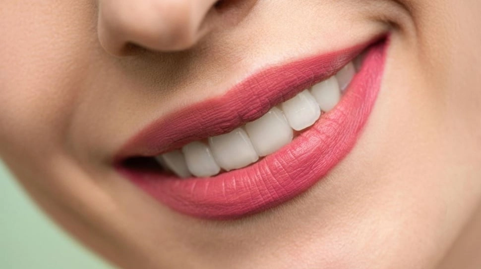 Biar Terlihat Muda Pakai Lipstik Warna Apa? Ini 5 Shade yang Bikin Wajah Lebih Fresh