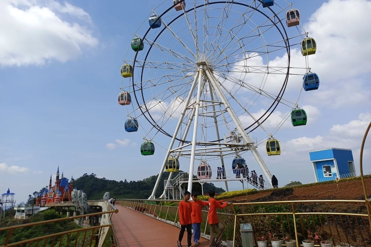 Long Weekend, Nikmati Wahana Rainbow Slide dan Bianglala di D'Castello Ciater