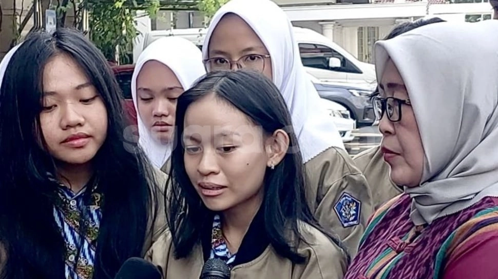 Ajarkan Seni Debat, Gibran Bagikan Tips Khusus ke Siswi SMAN 1 Pontianak yang Dicurangi Juri LCC