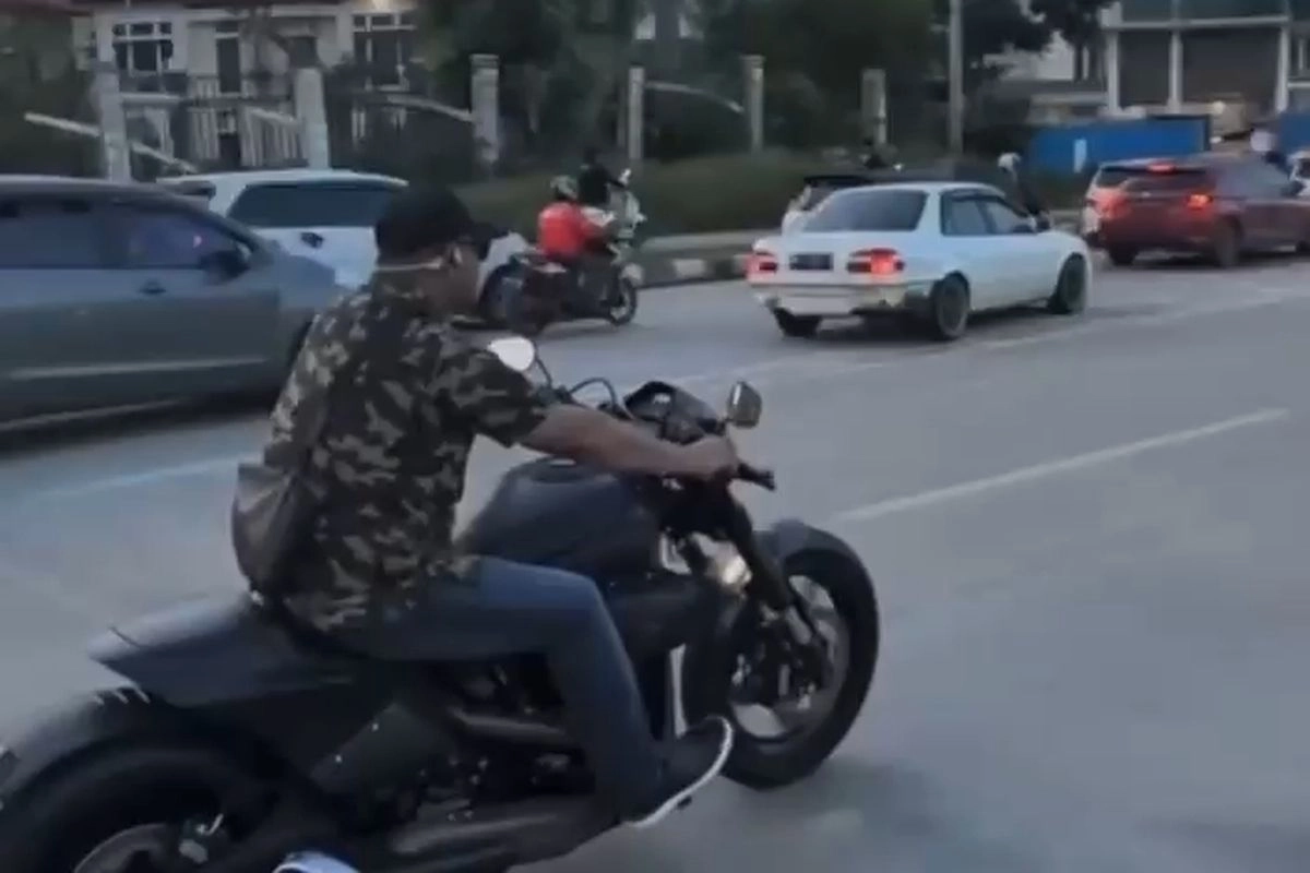 Gerindra Hanya Beri Teguran Tertulis Ketua DPRD Kepri yang Viral Naik Harley Tanpa Helm