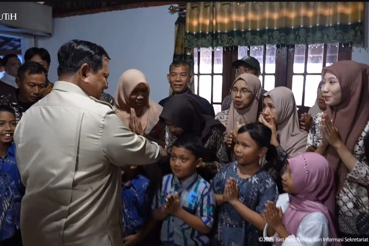 Momen Prabowo Berkeliling Museum Marsinah, Simak Kisah Perjuangan dan Sepeda Ontel Sang Aktivis