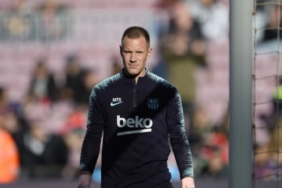 Posisi Maarten Paes Terancam, Ajax Amsterdam Bidik Kiper Barcelona