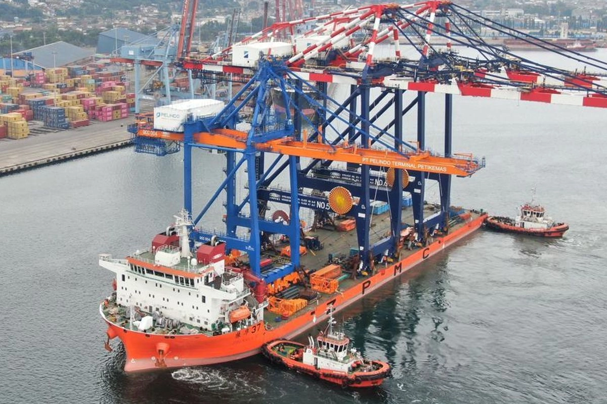 Tingkatkan Kapasitas Bongkar Muat, IPC TPK Panjang Tambah Crane Raksasa