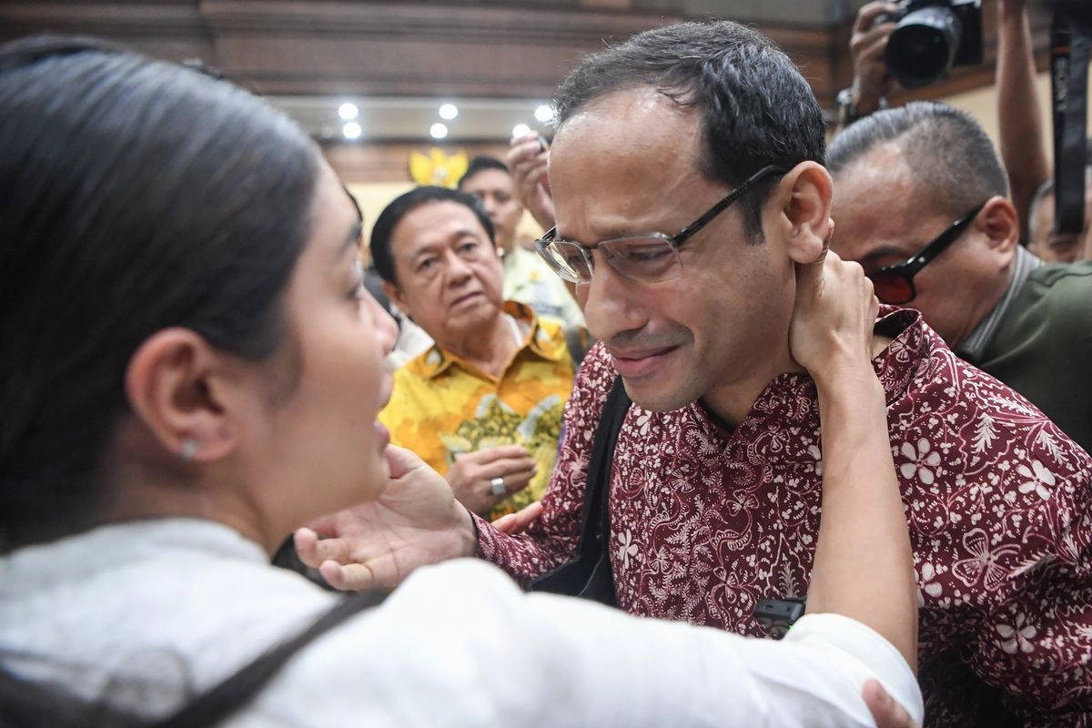 Tuntutan Hukum Nadiem, Respons Publik, dan Fenomena Diving Politics