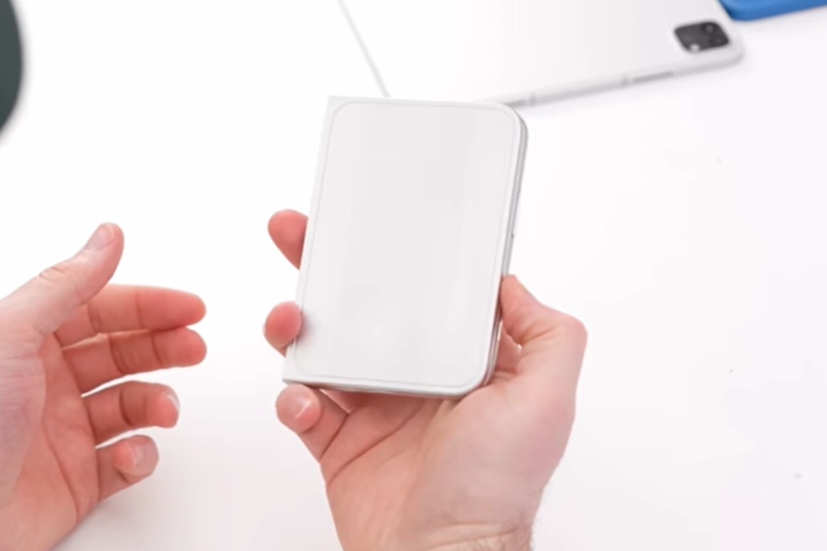 Video Hands-on Ungkap Desain iPhone Ultra, HP Lipat Pertama Apple
