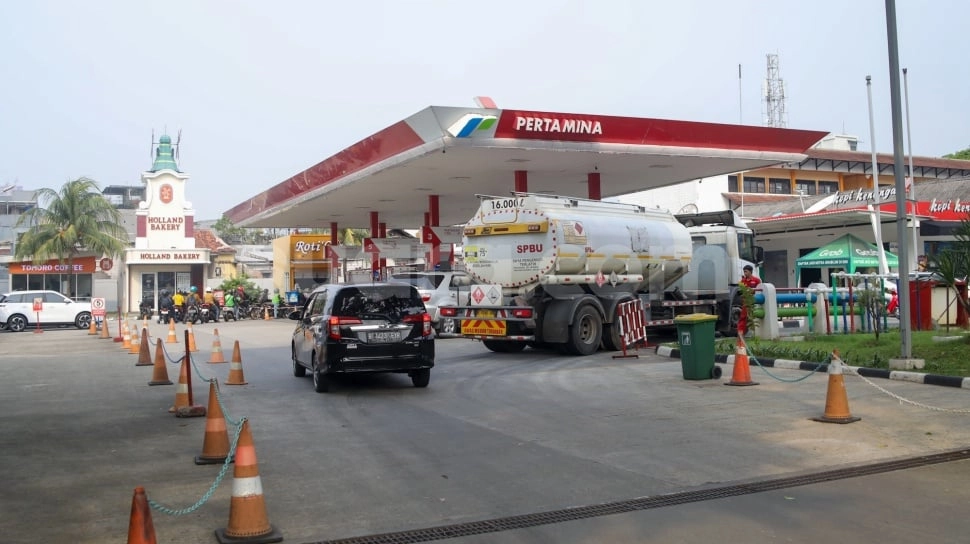 Rupiah Tembus Rp17.500 per Dolar AS, Pakar Prediksi Harga BBM Nonsubsidi dan Bahan Baku Impor Naik!