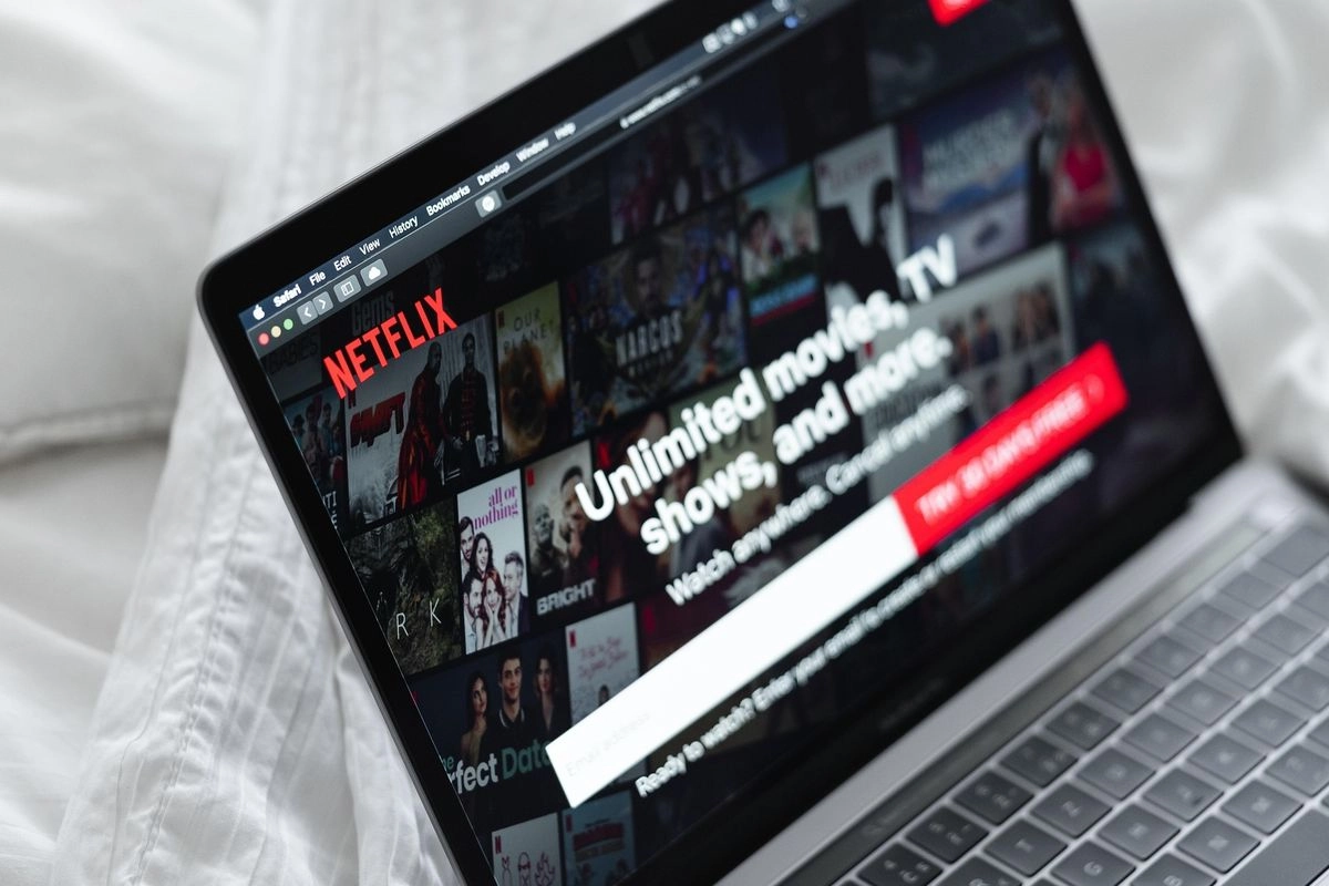 Binge Watching Bikin Susah Tidur? Ini Dampaknya bagi Tubuh