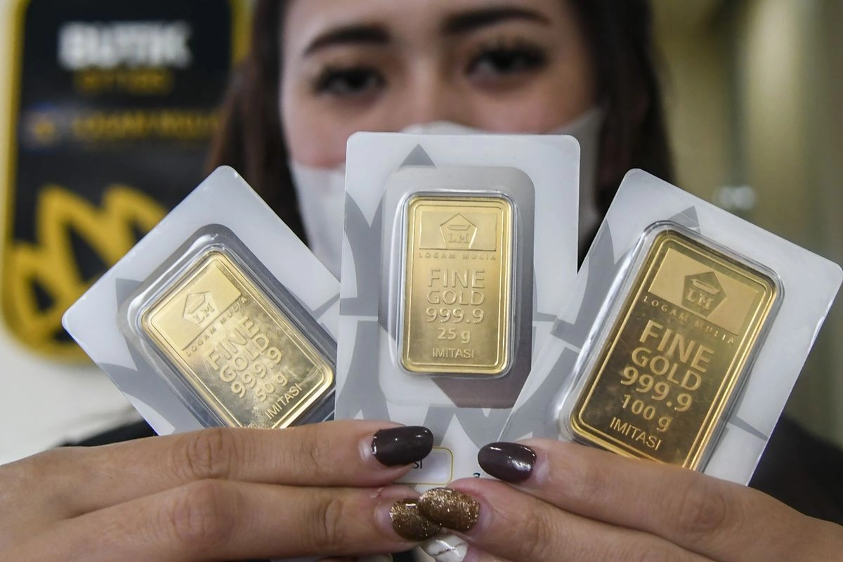 Harga Emas Antam Sepekan Turun Rp 50.000 Per Gram
