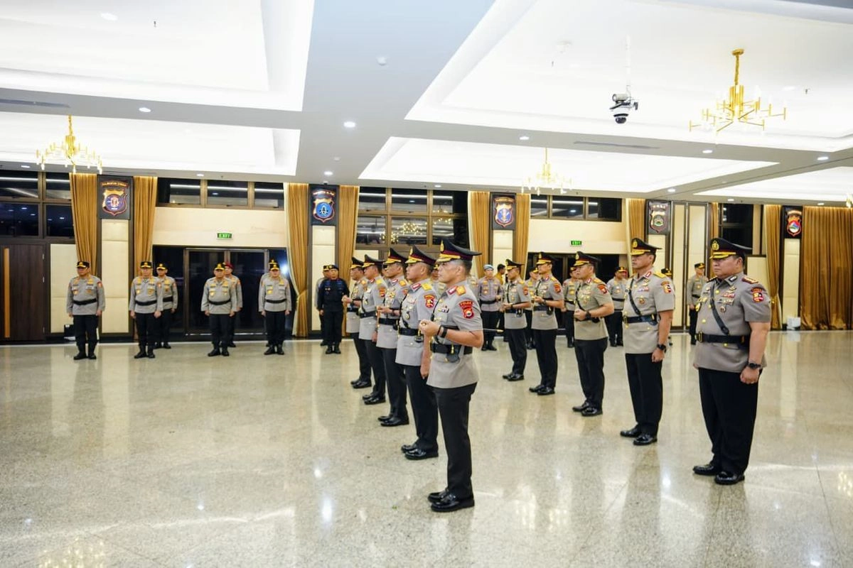 Kapolri Lantik Kalemdiklat dan Lima Kapolda Baru