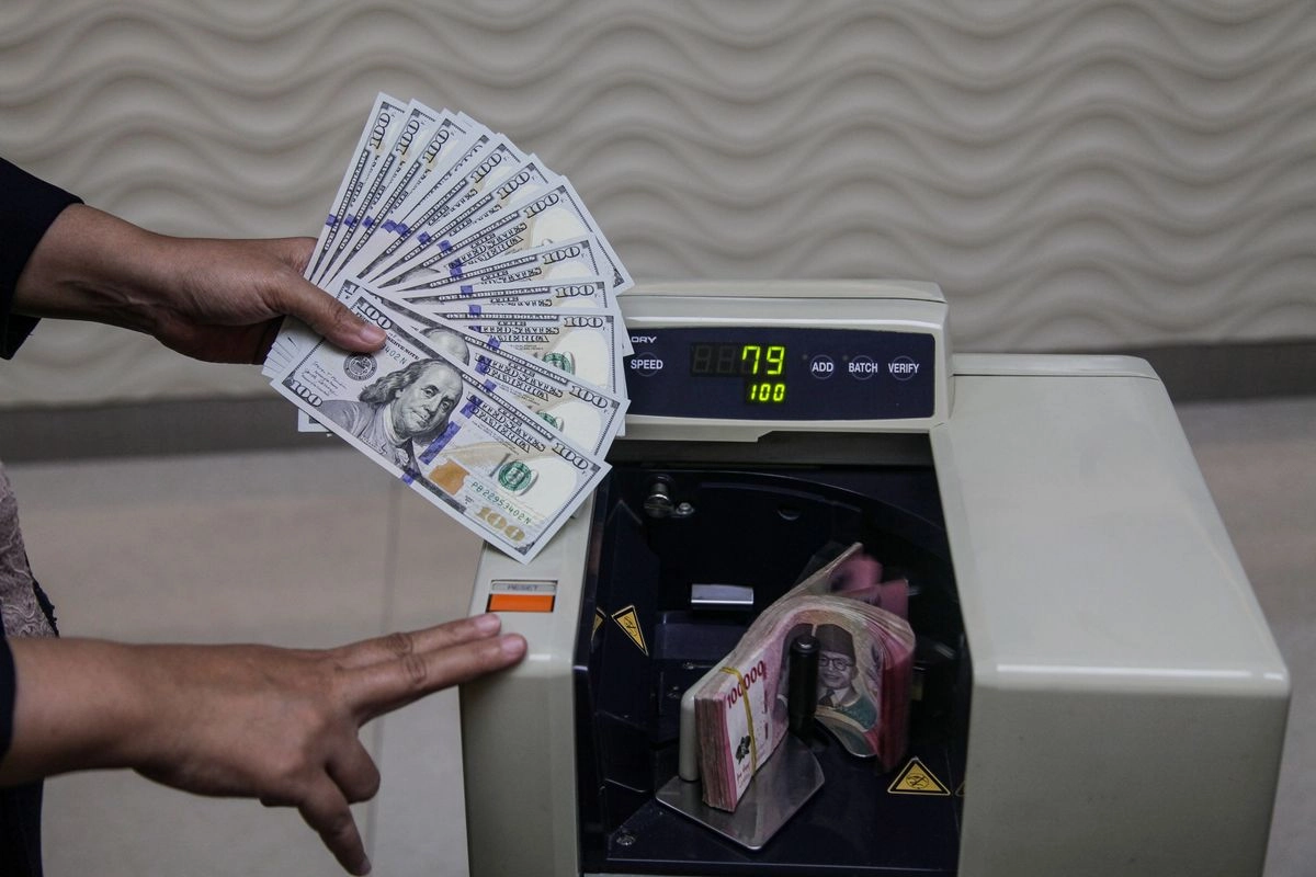 Dollar AS Menguat di Tengah Lonjakan Harga Minyak dan Tekanan Obligasi