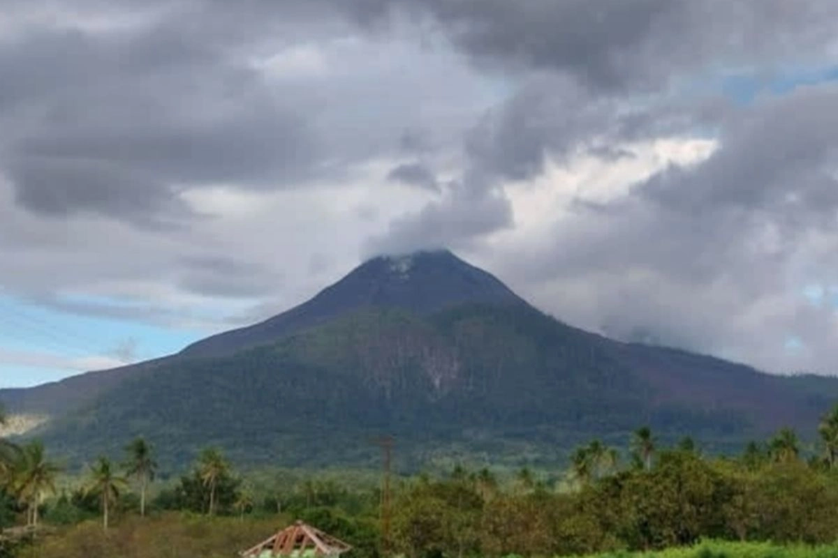 Gunung Lewotobi Laki-laki Naik ke Level Siaga, Aktivitas Radius 5 Km Dilarang