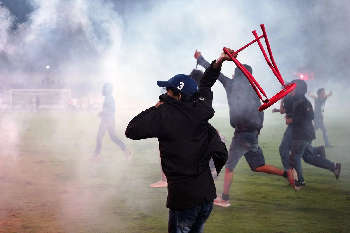 Kronologi Kericuhan Suporter Usai Laga PSM vs Persib