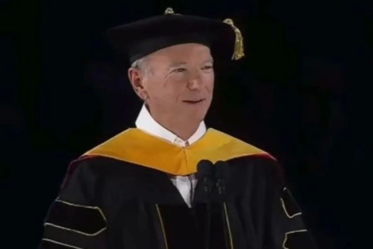 Mantan CEO Google Disoraki Mahasiswa saat Pidato Wisuda Singgung AI