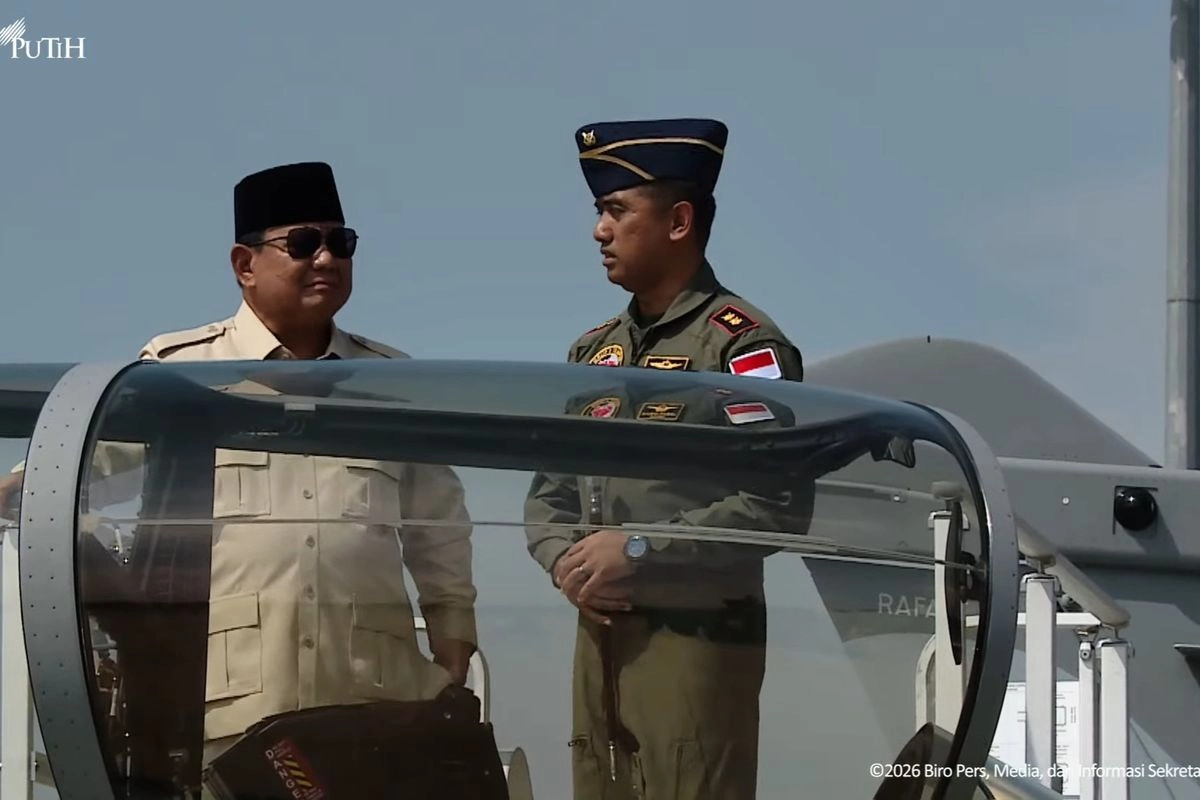 Momen Prabowo Naik Langsung ke Cockpit Rafale Didampingi Danskadron Udara