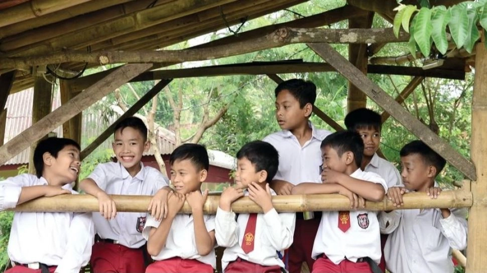 Dari Menyeberang Jalan hingga Buang Sampah, Pentingnya Anak Paham Keselamatan Sejak Dini