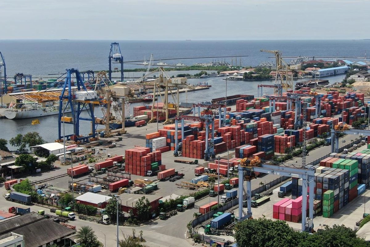 Di Tengah Gangguan Logistik Global, Arus Petikemas Nasional Tetap Tumbuh