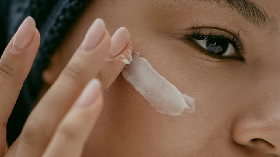 6 Sunscreen Moisturizer Terbaik untuk Anti Aging, Kulit Kencang dan Bebas Kerutan