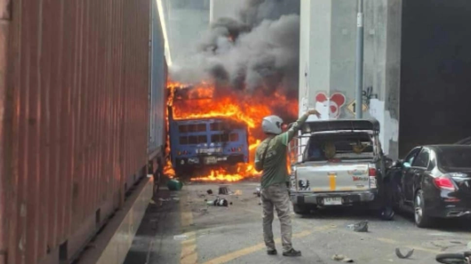 Kecelakaan Maut Kereta Tabrak Bus di Bangkok, Masinis Positif Narkoba