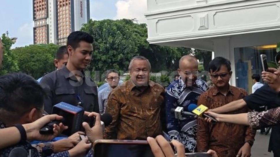 Rupiah Terpuruk, DPR Desak Gubernur BI Perry Warjiyo Mundur