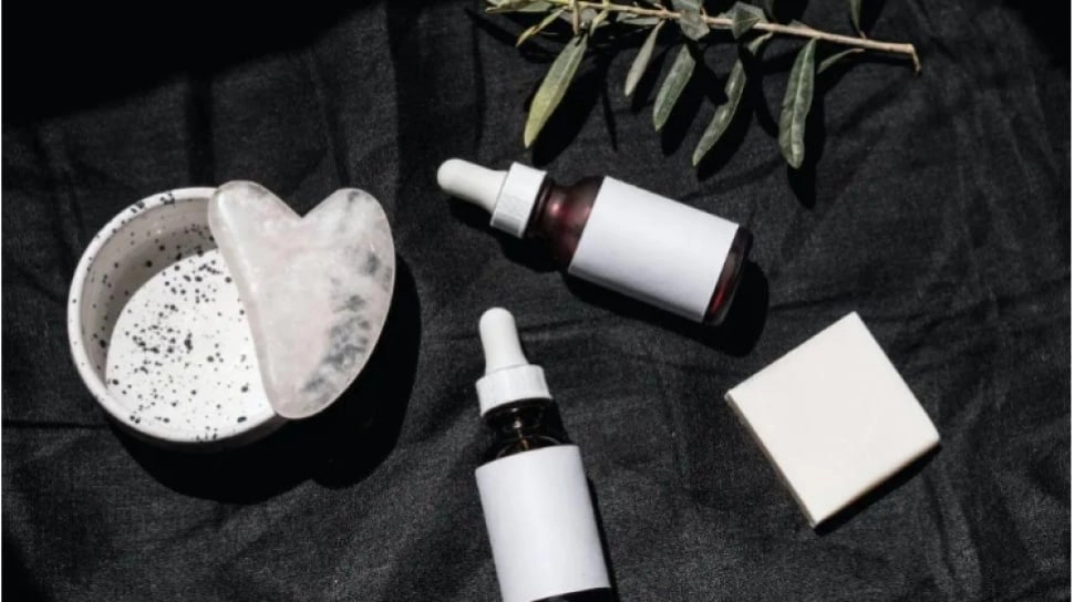 5 Serum yang Bisa Mengencangkan Kulit Wajah untuk Usia 45 Tahun ke Atas