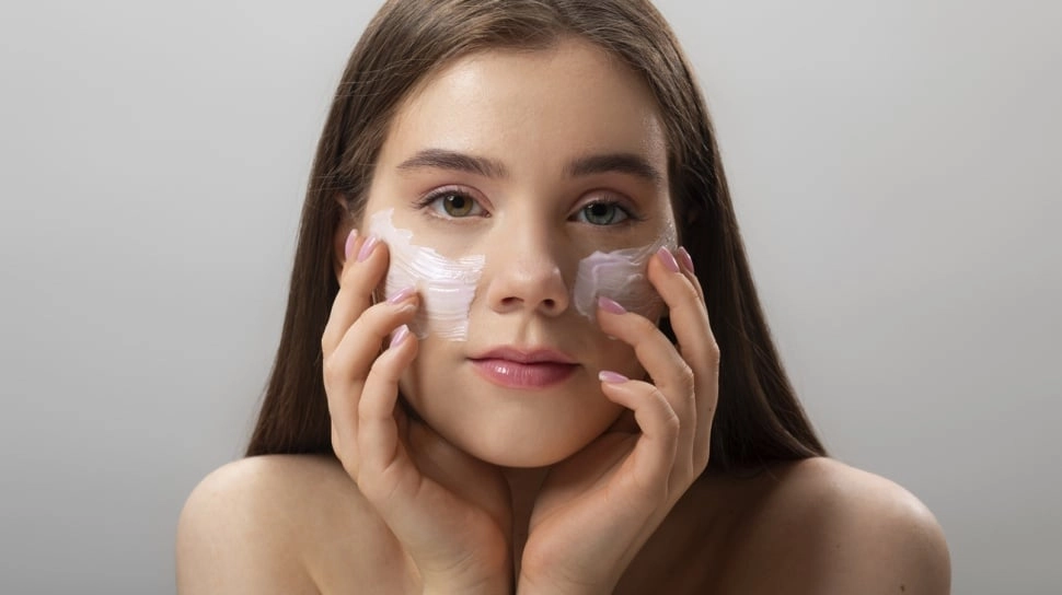 5 Sunscreen Serum untuk Cerahkan Wajah dan Cegah Belang Akibat Matahari