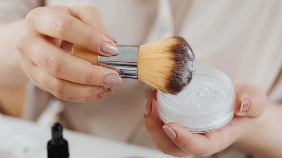 6 Bedak dengan Kandungan Skincare, Bikin Makeup Flawless dan Kulit Tidak Kering