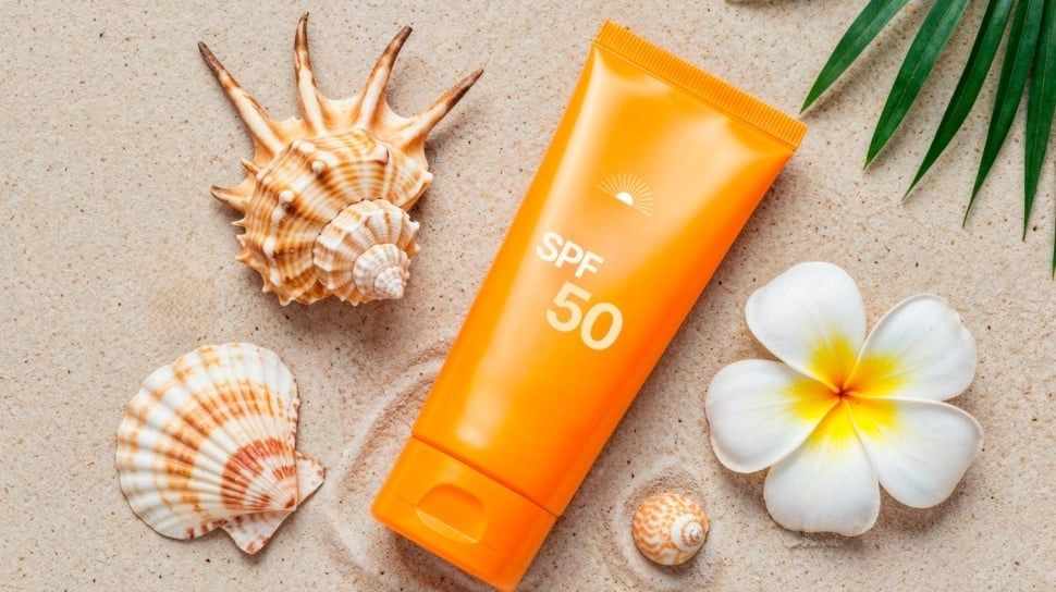 9 Rekomendasi Sunscreen Serum untuk Anti Aging dan Mencerahkan Wajah