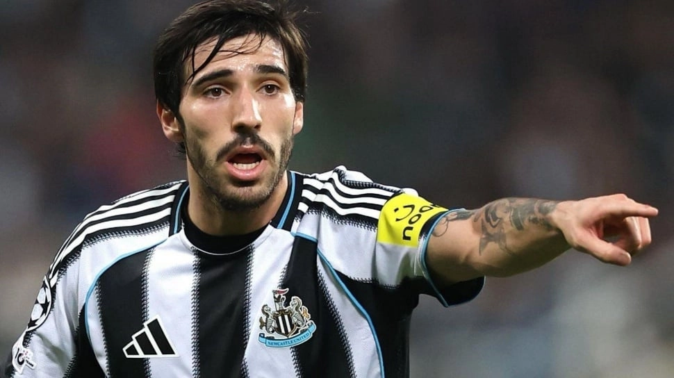 Perkuat Lini Tengah, Manchester United Bidik Ederson dan Sandro Tonali