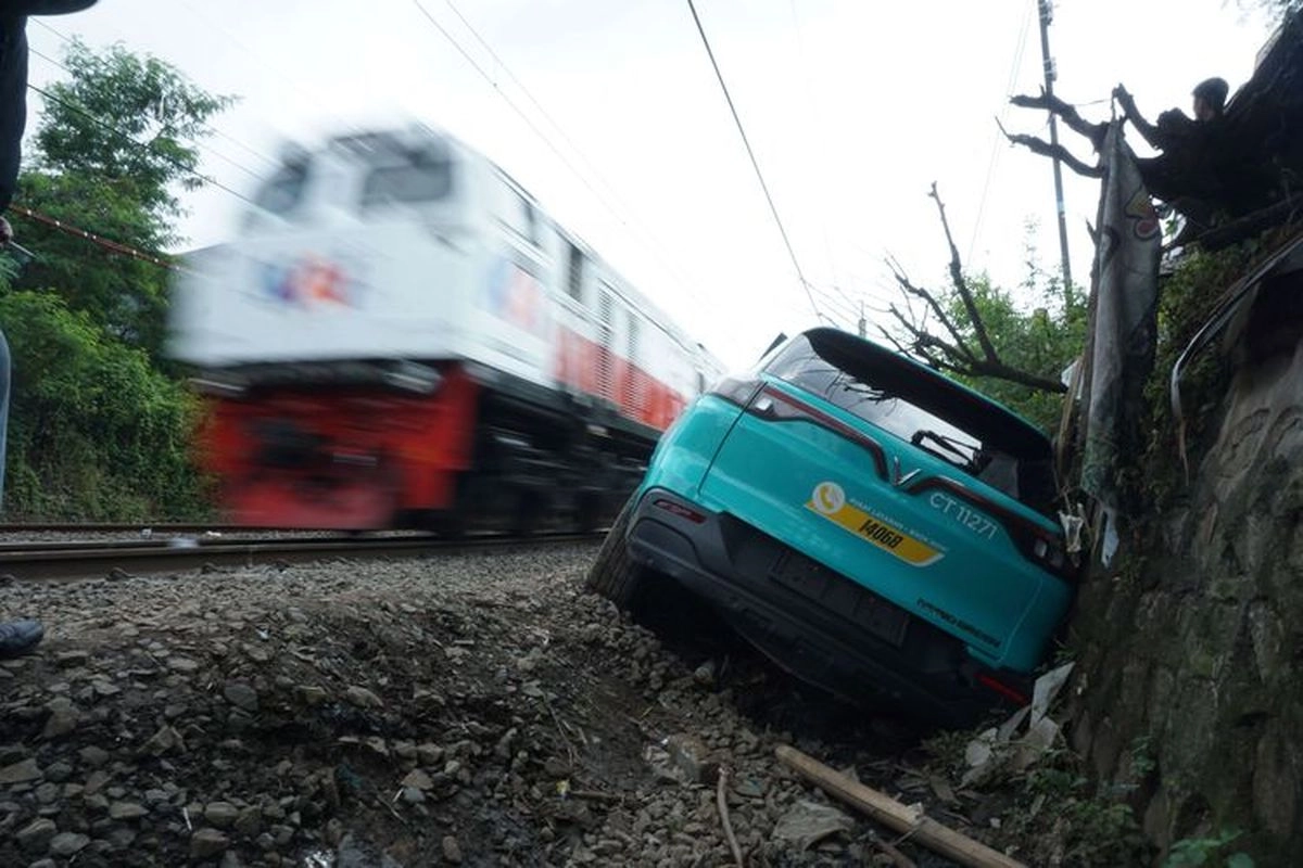 Fakta Kecelakaan Kereta Bekasi Timur: Taksi Tak Eror, Sinyal-Komunikasi Jadi Sorotan