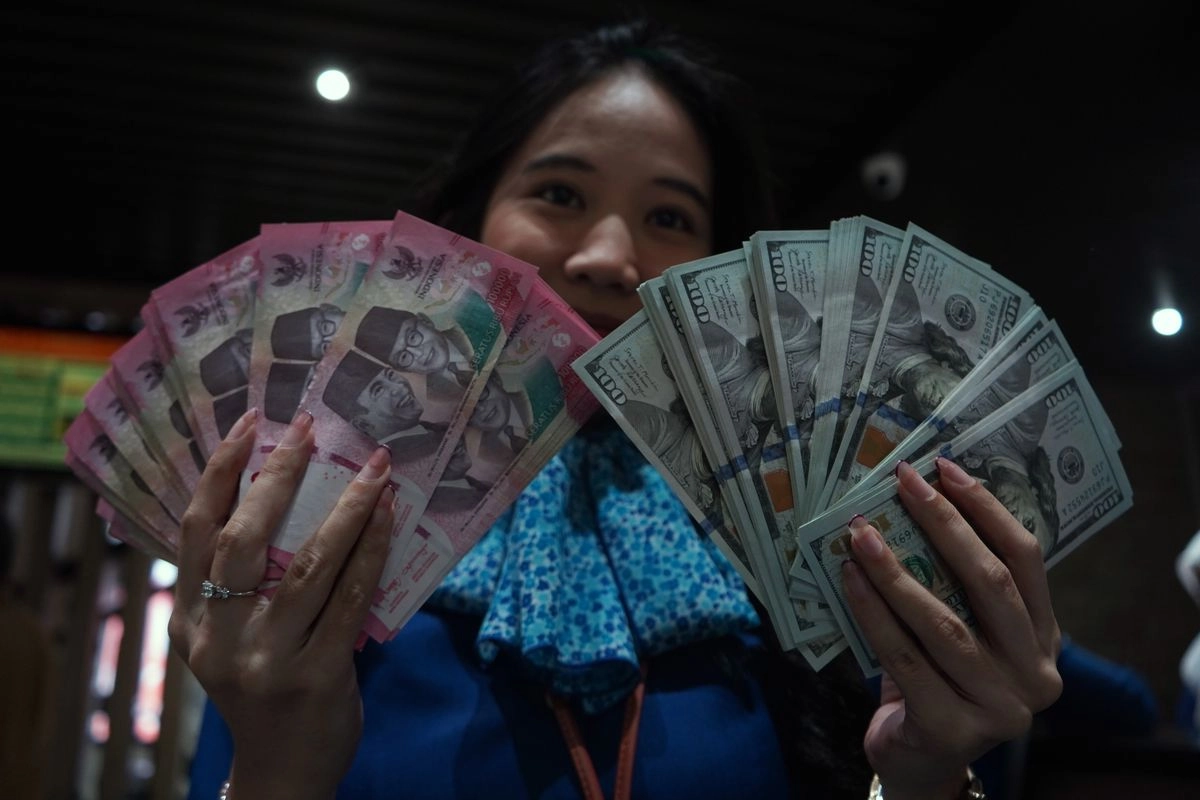 Waspada Tiga Skenario Saat Rupiah Kian Melemah