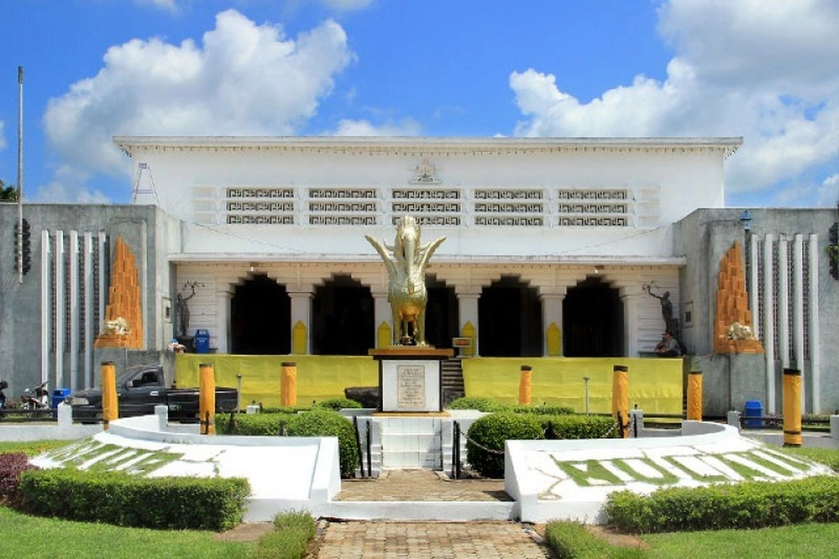 Wisata ke Museum Mulawarman, Ada Silsilah 6 Kerajaan di Kalimantan Timur