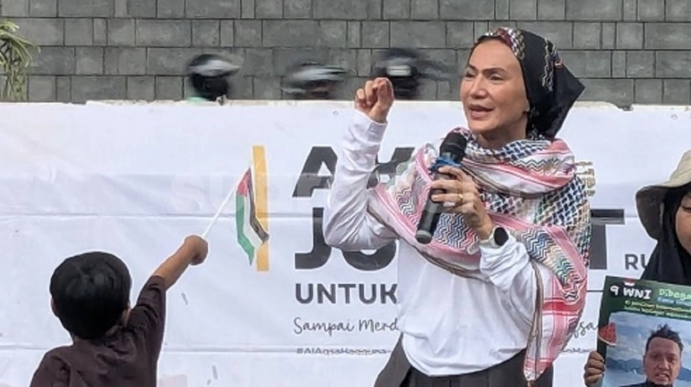 Orasi Lantang Wanda Hamidah di Kedubes AS, Tuding Indonesia Turut Mentoleransi Genosida Palestina