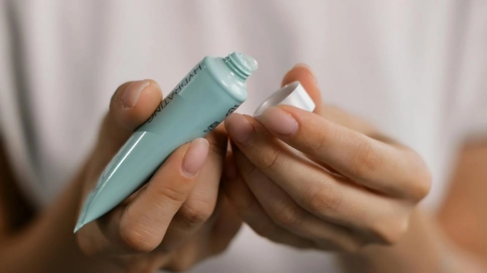 Sunscreen atau Primer Dulu? Ini Urutan dan 5 Pilihan Produk Murah yang Bagus