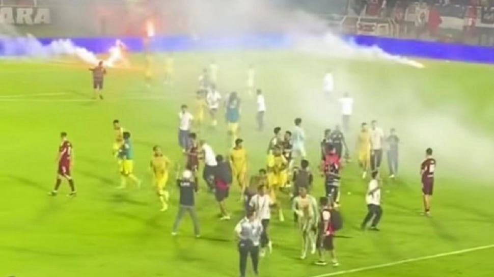 Tendang Achmad Jufriyanto, Suporter PSM Makassar Minta Maaf ke Persib Bandung