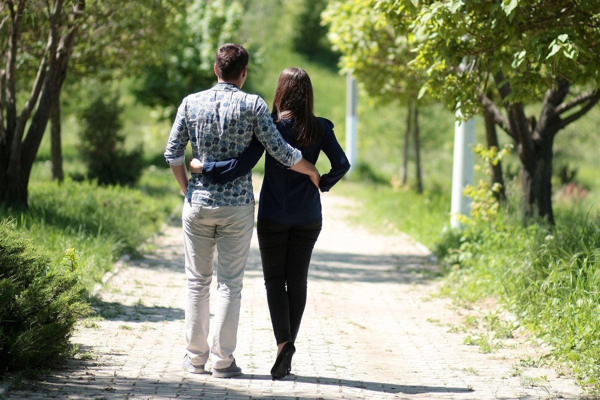 Bukan Cuma Romantis, Ini Alasan Gemini Cocok dengan Libra dan Aquarius