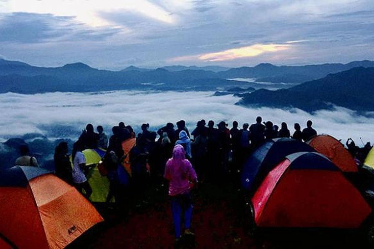 Menikmati Keindahan Matahari Terbit di Lolai, Saat Toraja Serasa Negeri di Atas Awan