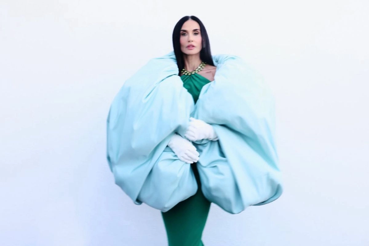 Gaya Demi Moore di Closing Cannes 2026, Pakai Balenciaga Haute Couture
